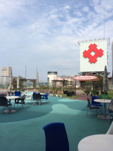 9階の喫茶ビオレがまだ営業していた。 泣きそうになった。